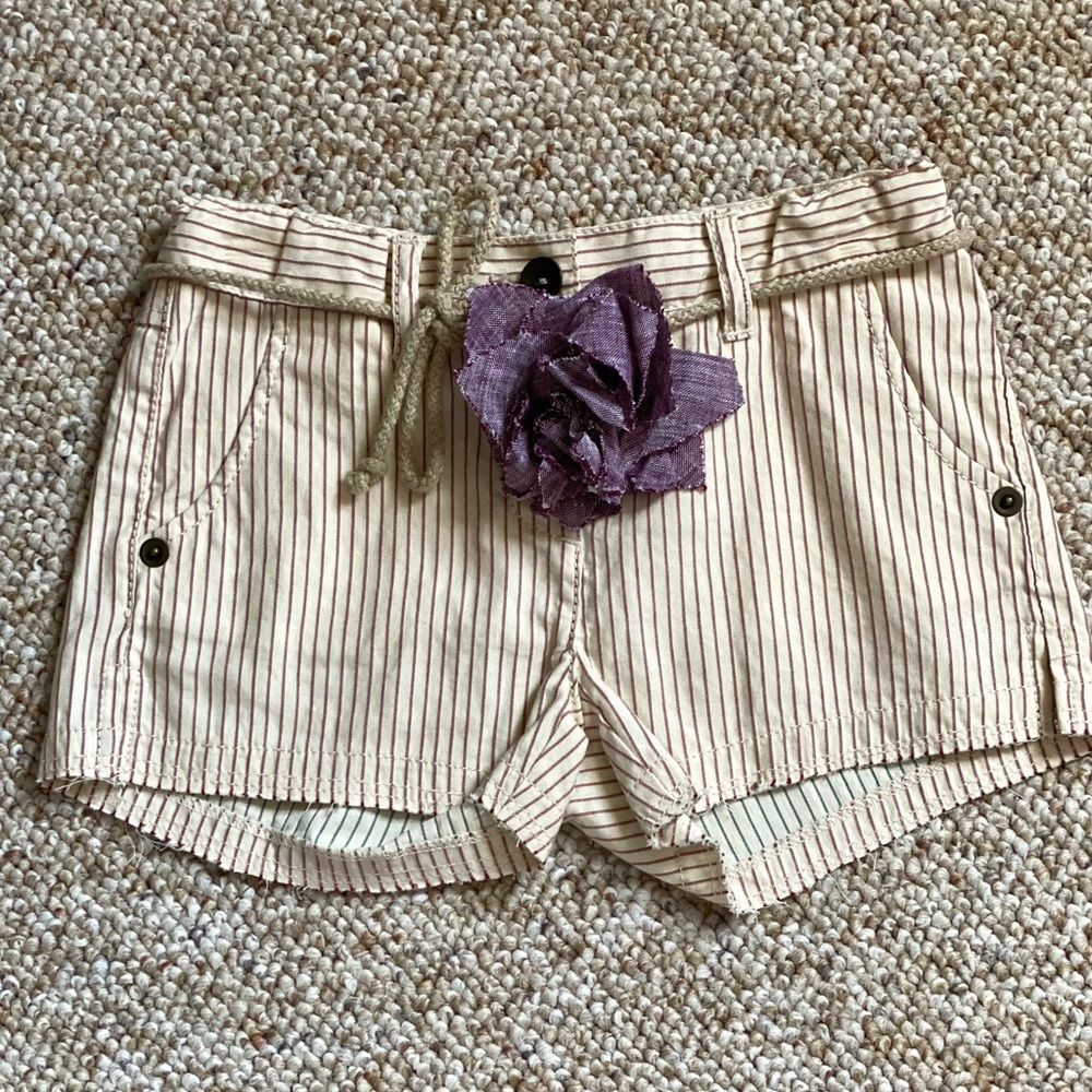 Babe & Tess Girls shorts with flower belt
